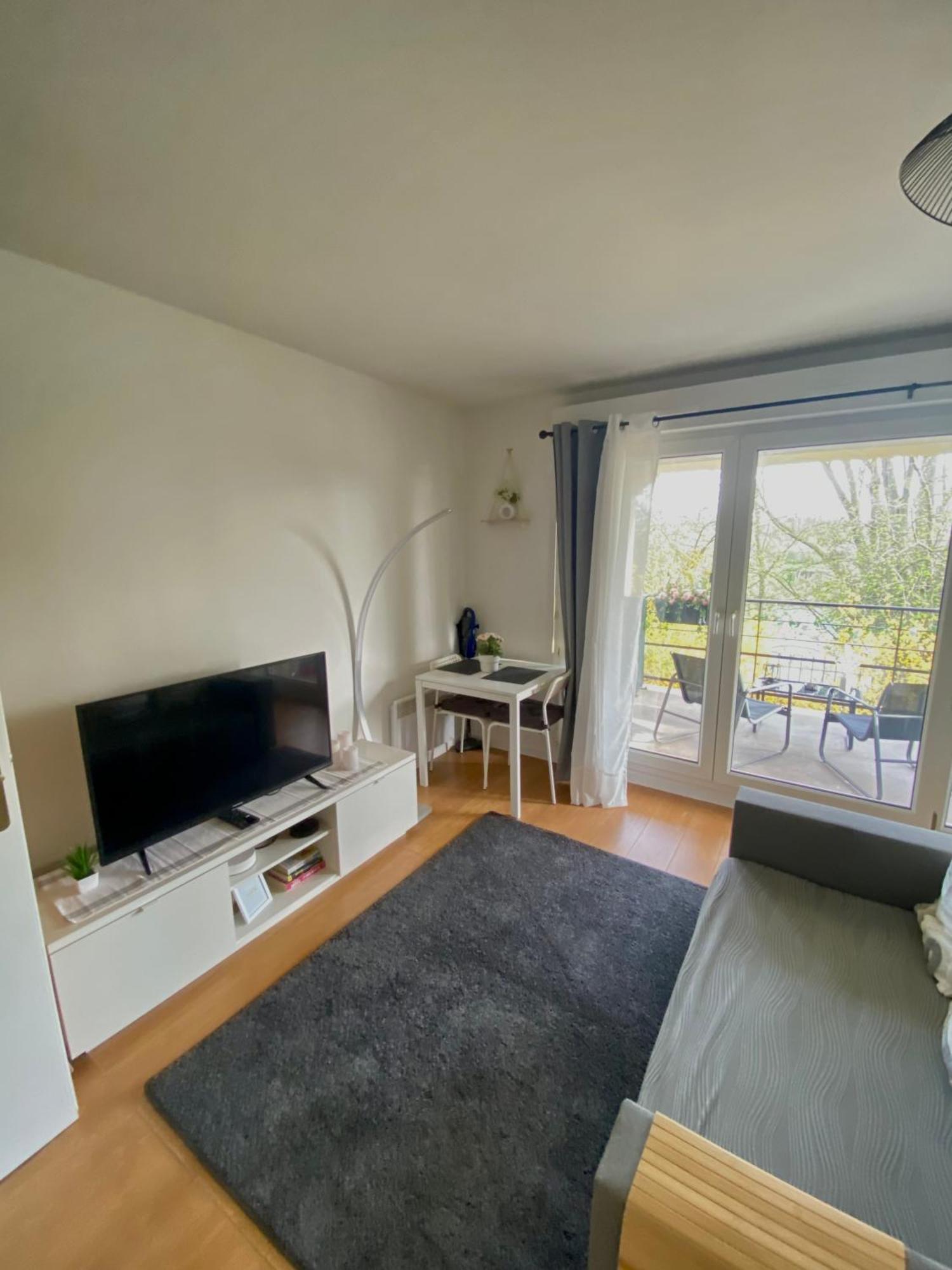 Cozy Riverfront Living, 5-Min Walk To Riverside Train Neuilly-Plaisance Extérieur photo