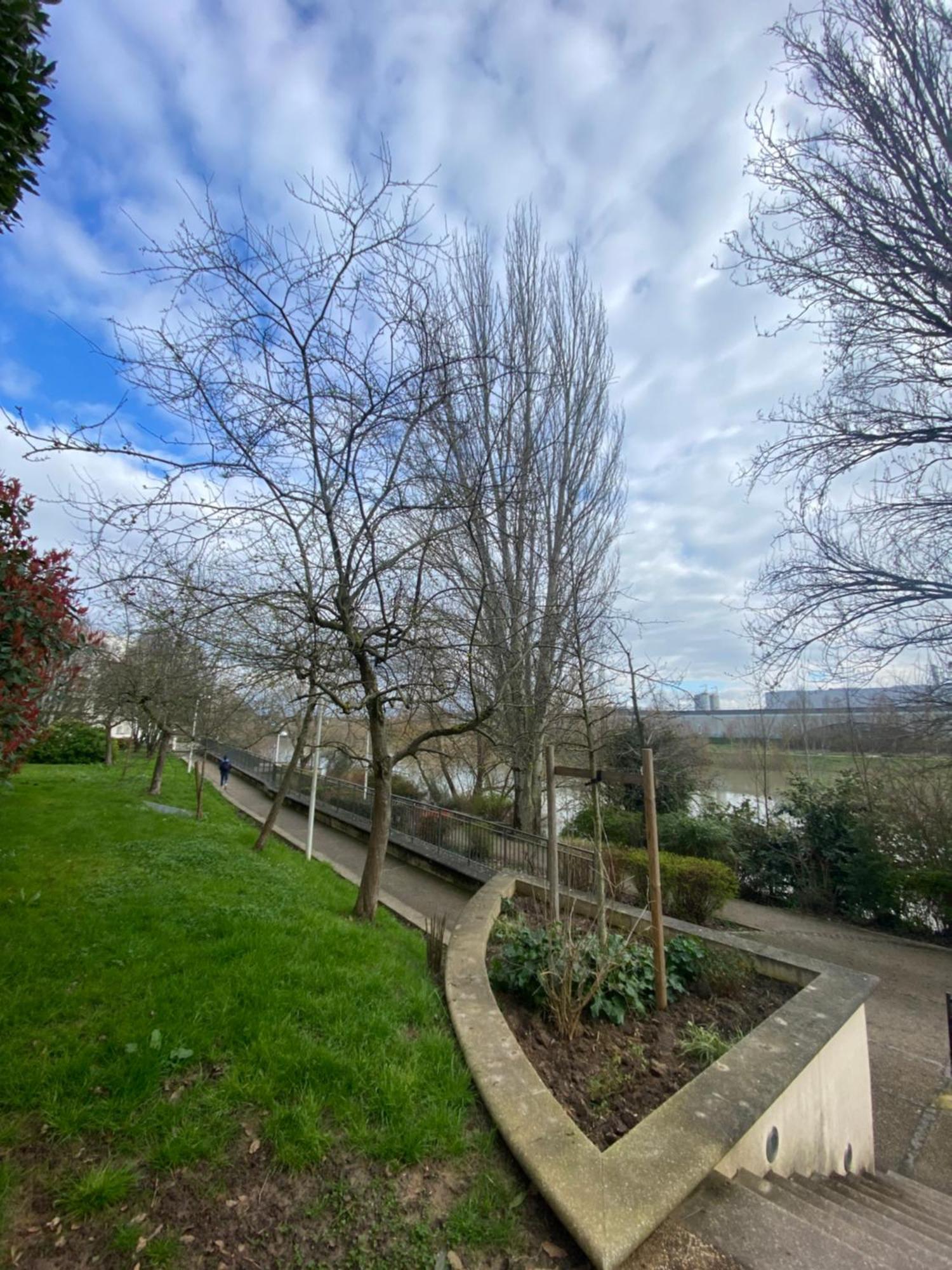 Cozy Riverfront Living, 5-Min Walk To Riverside Train Neuilly-Plaisance Extérieur photo